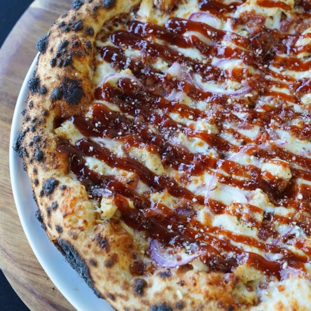 Pollo Alla BBQ Pizza.